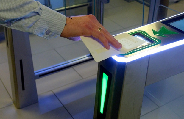 Автоматическую систему проверки документов перед посадкой внедрили в Пулково